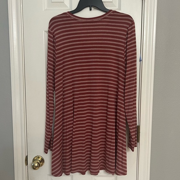 Lane Bryant V-neck Women’s A-Line Tunic. Size 14-16 Rayon Spandex. New W/O tags - Picture 3 of 6